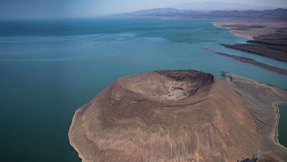 Lake Turkana National Parks. Kenya safari and Discovery Journeys. 4-day Lake Turkana Tour