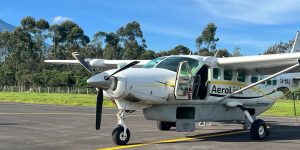Luxury Uganda Flying Safaris. Discovery Journeys