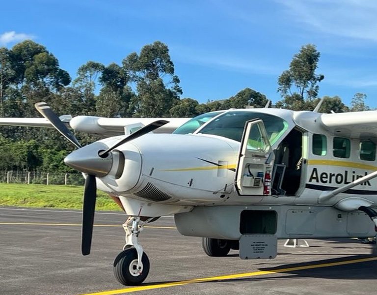 Luxury Uganda Flying Safaris. Discovery Journeys
